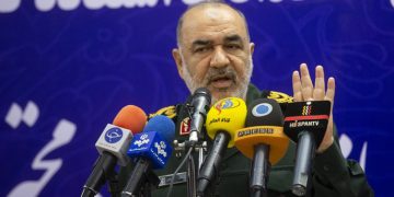 فەرماندەی سوپای پاسداران بۆ دوژمنان: بەم گەنجانەی فریوی ئێوەیان خواردووە ڕوبەڕوتان دەبینەوە