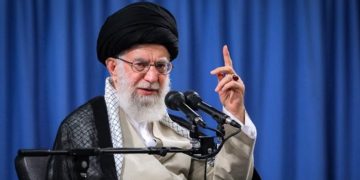 حەزرەتی ئایەتوڵڵا خامنەیی: گەلی ئێران لە بەرامبەر پیلانی دوژمنانی ناپاک سەرکەوتن بە دەست دێنێت