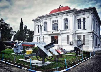 کۆشکی مەیان پشتە لە باکوری ئێران