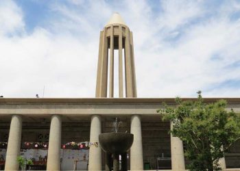 مەزارگەی ئەبوعەلی سینا لە شاری هەمەدان