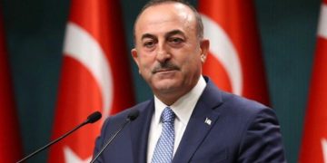 چاوش ئۆغلۆ: ئەگەر دابەزینی نرخی نەوتتان دەوێت سزاکانی ئێران هەڵبگرن