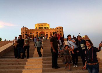 ئایا گەشتیاری لە بەسراوەیی کەرتی ئابوری عێراق بە نەوت کەم دەکاتەوە؟