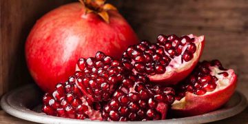 خواردنی هەنار چی بە سەر جەستەدا دێنێت؟