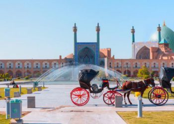 ئەسفەهان و بەسەرکردنەوەی شوێنە گەشتیارییەکانی لە وەرزی پاییزدا