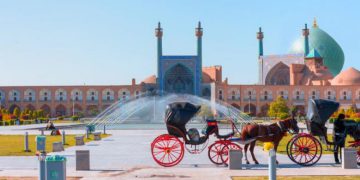 ئەسفەهان و بەسەرکردنەوەی شوێنە گەشتیارییەکانی لە وەرزی پاییزدا