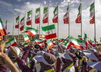 گەلی ئێران بە بەشداری بەرفراوان لە ڕێپێوانی 13 ی گەڵاڕێزان شکستی پیلانی ئەمریکی – زایۆنیستی ڕادەگەێنن