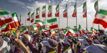 گەلی ئێران بە بەشداری بەرفراوان لە ڕێپێوانی 13 ی گەڵاڕێزان شکستی پیلانی ئەمریکی – زایۆنیستی ڕادەگەێنن