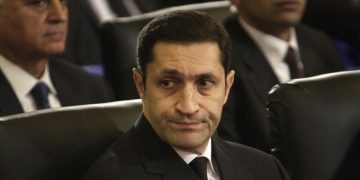 کوڕەکەی حوسنی موبارەک داوای پارەکانی باوکی لە ئەمریکا دەکات