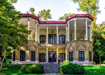 کۆشکی ئەحمەد شایی لە تاران