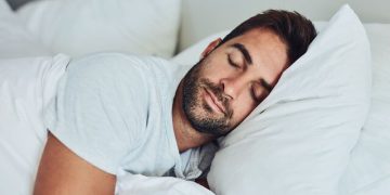 لە کەمخەوی و زۆر خەوتن خۆتان بپارێزن