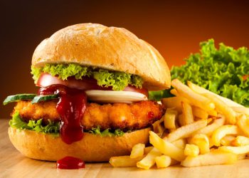 خواردنە خێراکان زیانیان بۆ تەندرووستی هەیە