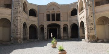 بازاڕ و کاروانسەرای شاری نەراق لە ئێران