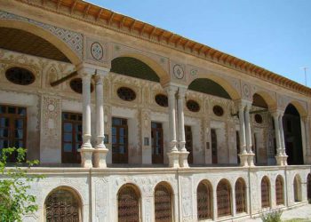 چالشتەر، قەڵایەکی تێکەڵاو لە بیناسازیی ئێرانی و ئەورووپی