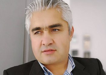 شەوی یەڵدا، شیعری نالی-یە یان مستەفا بەگی كوردیی؟