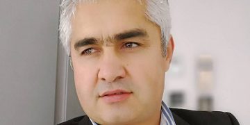 شەوی یەڵدا، شیعری نالی-یە یان مستەفا بەگی كوردیی؟