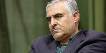 بۆ عێراق پێداگری لە سەر ناوی کەنداوی عەرەبی دەکات؟