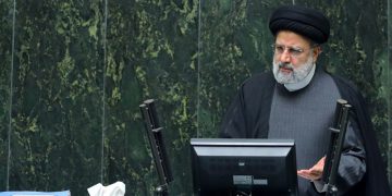 ئایەتوڵڵا ڕەئیسی: هەوڵەکانی دوژمنان لە دژی سوپای پاسداران شکست دێنێت