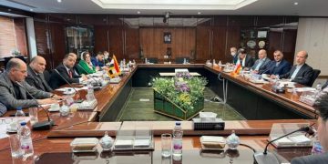 وەزیری کارەبای عێراق لە سەر گرێبەستی کڕینی غاز سەردانی تارانی کرد