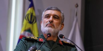 ئێران درووستکردنی مووشەکێکی کرۆزی بە ناوی پاوە ڕاگەیاند