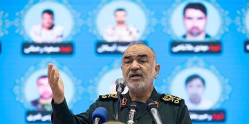 فەرماندەی سوپای پاسداران: دوژمن بە هەموو توانایەکەوە سەرکەوتوو نەبوو شکست بە گەلی ئێران بێنێت