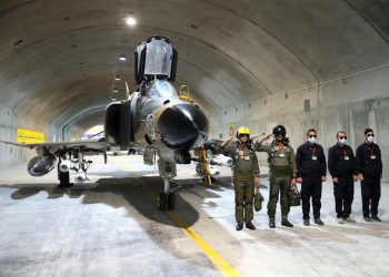 یەکەم بنکەی ئاسمانی ژێرزەوینی ئێران بە ناوی هەڵۆی 44 ڕوونوێنی کرا