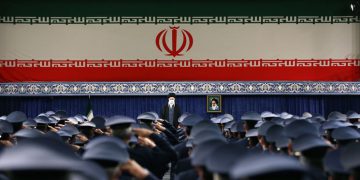 حەزرەتی ئایەتوڵڵا خامنەیی: 22 ی ڕێبەندانی ئەمساڵ هێمای یەکڕیزی نیشتمانی و پووچەڵکردنەوەی ستراتیژی دوژمنانە