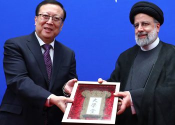 ئایەتوڵڵا ڕەئیسی بووە مامۆستای فەخریی زانکۆی پەکین