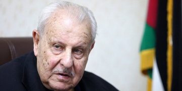 شێخی باڵیۆزەکان لە تاران کۆچی دوایی کرد