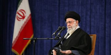 حەزرەتی ئایەتوڵڵا خامنەیی: کەس ناتوانێت حاشا لە بەهێزبوونی جەماوەریی کۆماری ئیسلامی ئێران بکات