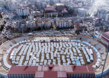 فریاکەوتنی لێقەوماوانی بومەلەرزە بەهێزەکەی تورکیا