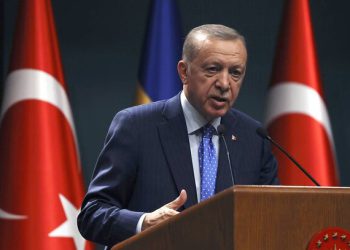 ئەردۆغان: قەیرانی ئۆکراینا بە ناردنی تانک چارەسەر ناکرێت