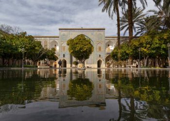 خوێندنگەی خان ی شیراز، مێژوویەک لە زانستی دەوڵەمەندی ئێرانی