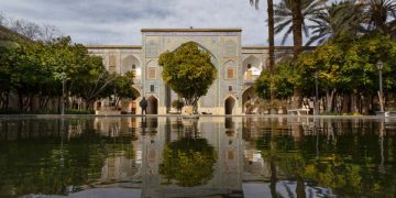 خوێندنگەی خان ی شیراز، مێژوویەک لە زانستی دەوڵەمەندی ئێرانی
