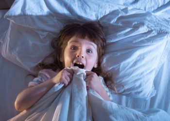 زیانە تەندرووستییەکانی درەنگ خەوتنی منداڵ