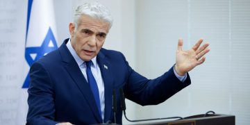 لاپید: نتانیاهۆ سەبارەت بە ئامادەیی هێرشکردنە سەر ئێران درۆ دەکات