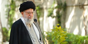 ڕێبەری مەزنی شۆڕشی ئیسلامی: ژەهراویکردنی قوتابییەکان تاوانێکی گەورەیە و لێخۆشبوونی نییە