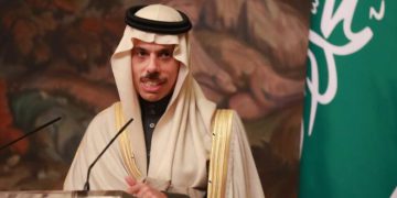 بن فەرحان: لە گەڵ ئێران لە سەر ڕێزگرتنی سەروەری وڵاتان ڕێکەوتووین