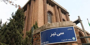 شەقامی سی تیری تاران؛ گەشتێک بە نێو شەقامە پڕ لە مێژووەکەی ئێراندا