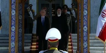 لە تاران بە فەرمی پێشوازی لە سەرۆک کۆماری عێراق کرا