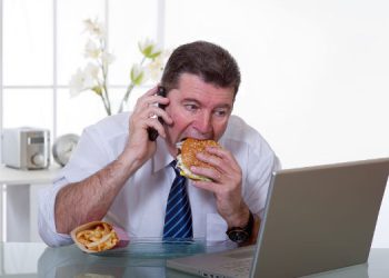 چەندین مەترسی بەپەلە نان خواردن