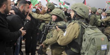 پەرلەمانتارێکی لوبنان: ئیسرائیل بچووکتر لەوەیە کە شەڕی ئێران بکات