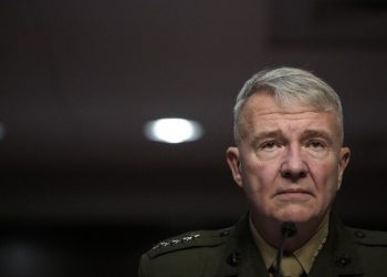 مەک کێنزی: لە ڕوبەڕوبونەوەی درۆنەکانی ئێران دوا کەوتووین