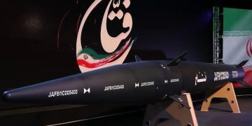 مووشەکی هایپرسۆنیکی سوپای پاسداران ڕوونوێنی کرا