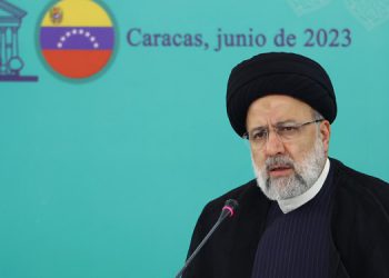 ڕەئیسی بۆ خوێندکارانی ڤەنزوێلا: تەنیا ڕێگای بەرەنگاربوونەوەی دوژمن، ئیرادە و خۆڕاگرییە