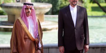 کۆنگرەی ڕۆژنامەوانی وەزیرانی دەرەوەی ئێران و سعوودیە لە تاران