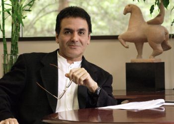 کۆچی دوایی فیروز نادری زانای ئێرانی لە ئەمریکا