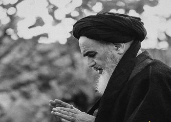 ئیمام خومەینی (رە)؛ ڕابەرێکی جیهانی کە ناویان بە زیندوویی ماوەتەوە