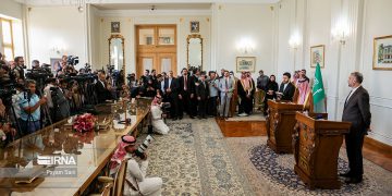 کۆنگرەی ڕۆژنامەوانی وەزیرانی دەرەوەی ئێران و سعوودیە لە تاران