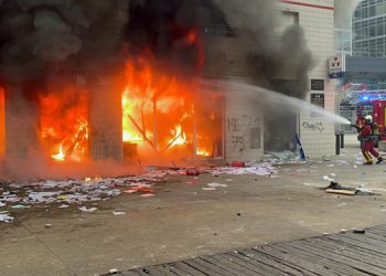 خۆپێشاندان و ناڕەزایەتییەکانی فەرەنسا زیانێکی زۆری ئابوریی بە دواوە دەبێت