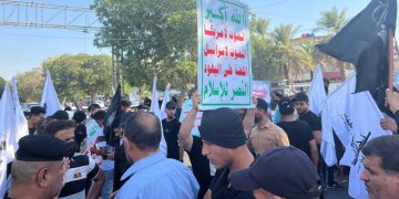 عێراقییەکان دژی دەستێوەردانی باڵیۆزی ئەمریکا ڕژانە سەر شەقامەکان
